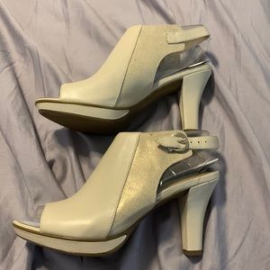 NWOT, Naturalizer leather cream heel